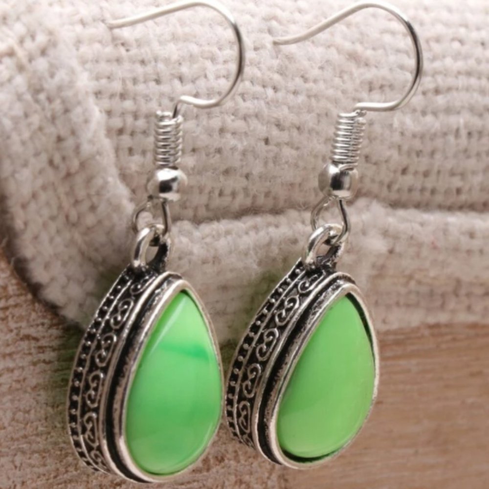 Fashion dangle silver and green earrings